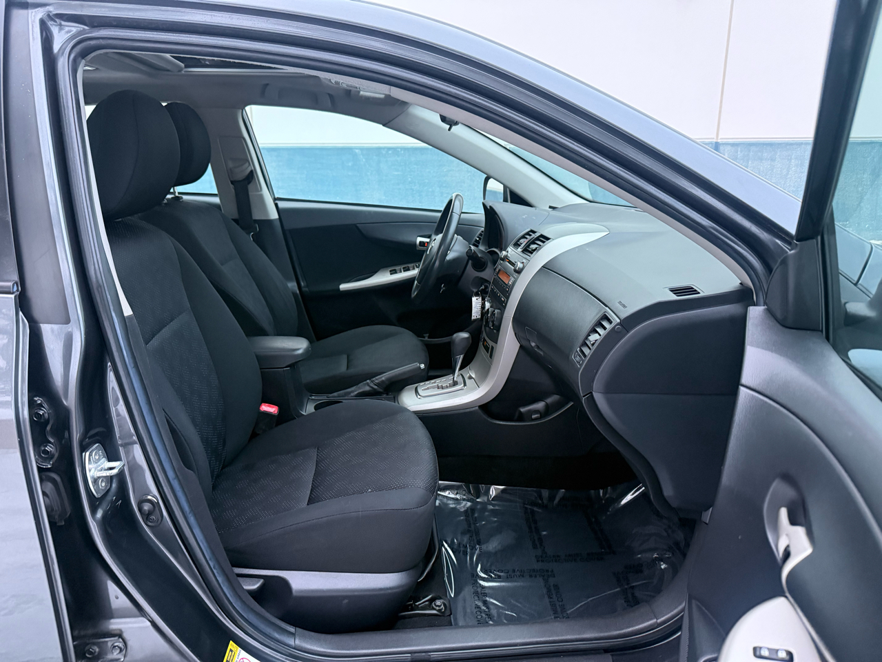 Toyota Corolla 4dr Sdn Man (Natl) 2010