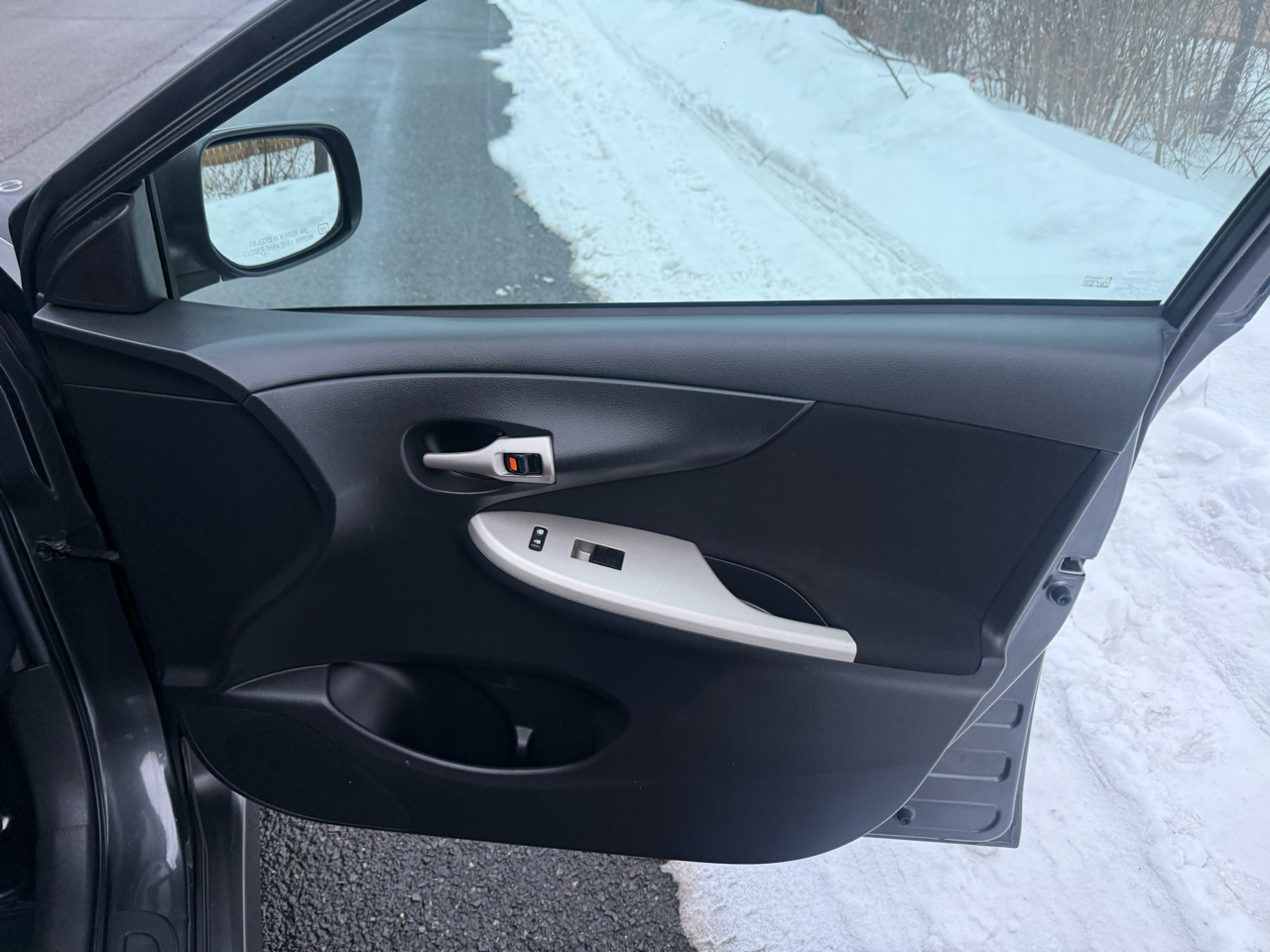 Toyota Corolla 4dr Sdn Man (Natl) 2010