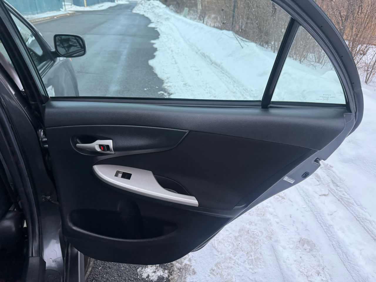 Toyota Corolla 4dr Sdn Man (Natl) 2010