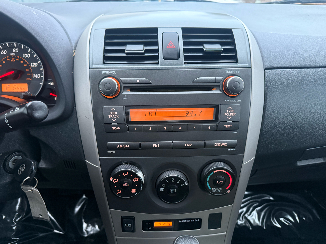 Toyota Corolla 4dr Sdn Man (Natl) 2010