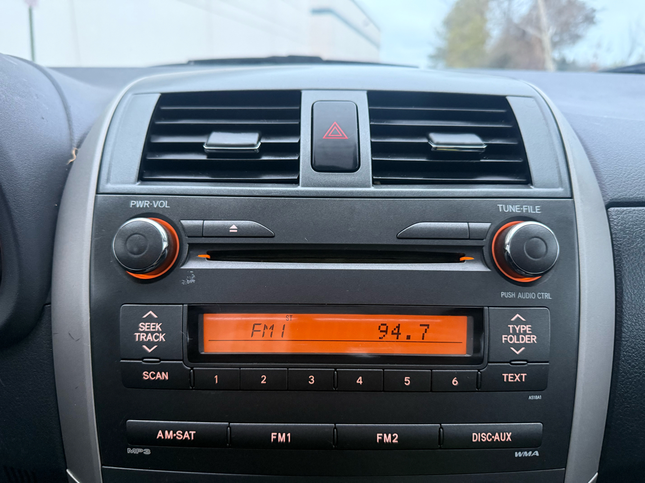 Toyota Corolla 4dr Sdn Man (Natl) 2010