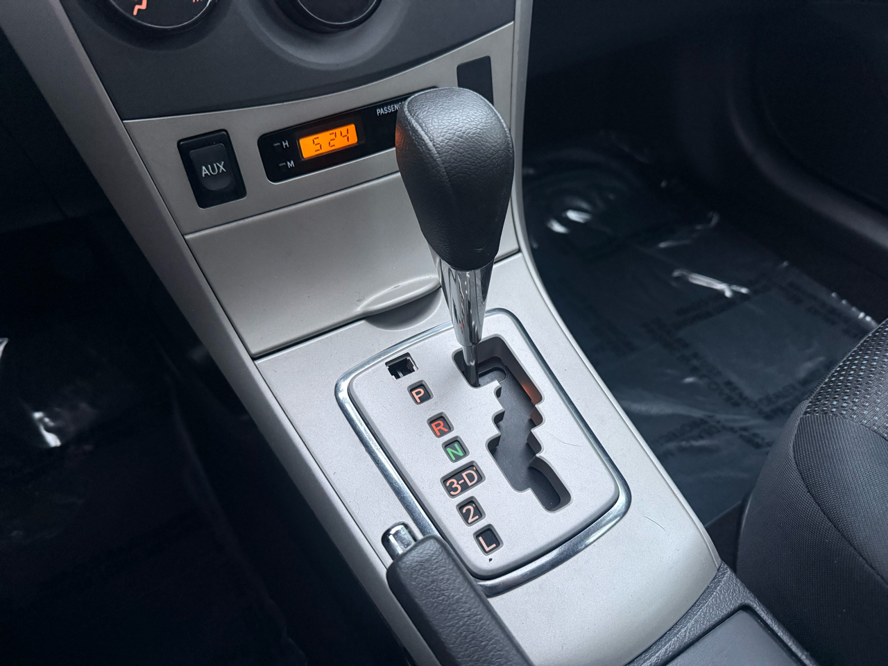 Toyota Corolla 4dr Sdn Man (Natl) 2010