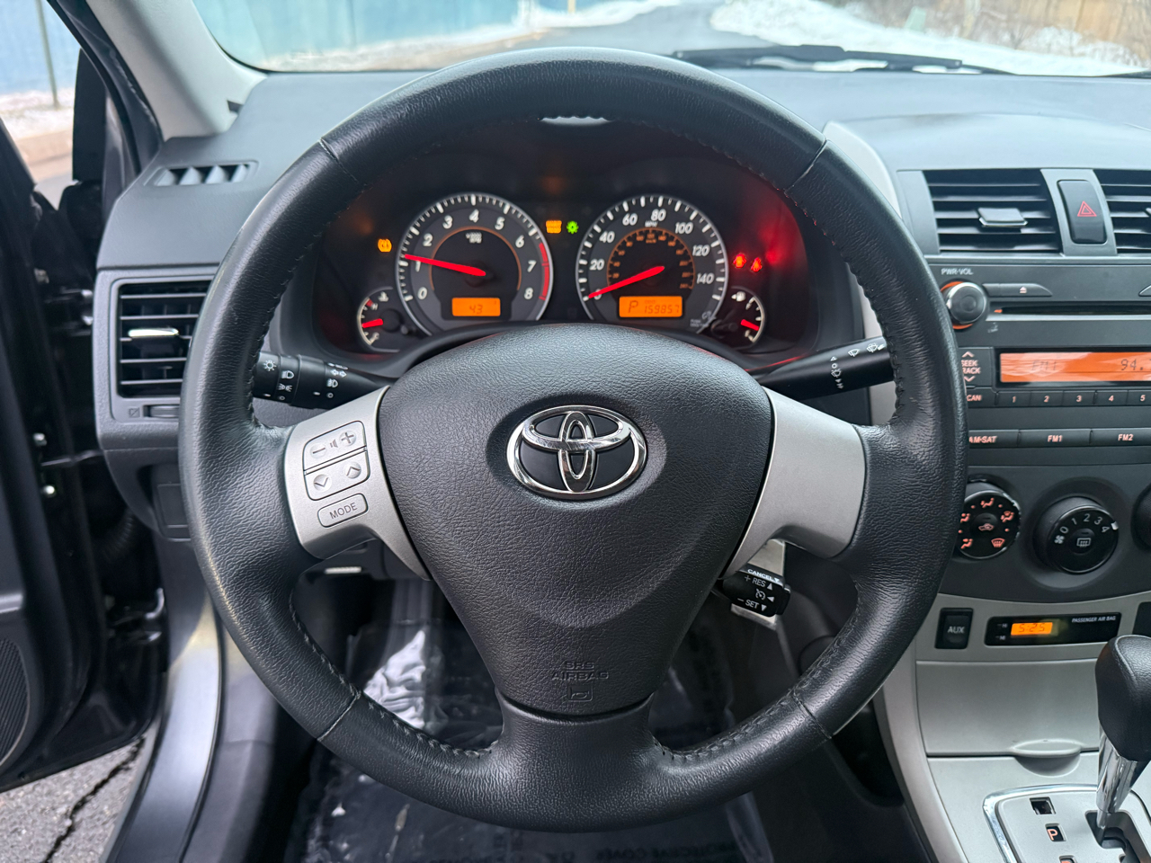 Toyota Corolla 4dr Sdn Man (Natl) 2010