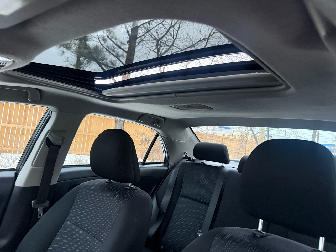 Toyota Corolla 4dr Sdn Man (Natl) 2010