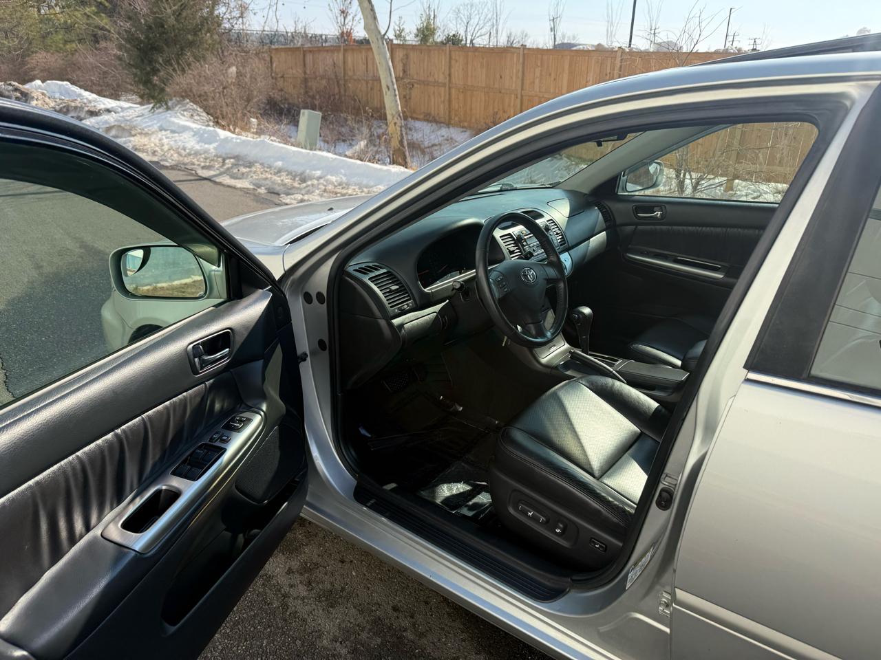 Toyota Camry 4dr Sdn SE V6 Auto (Natl) 2005