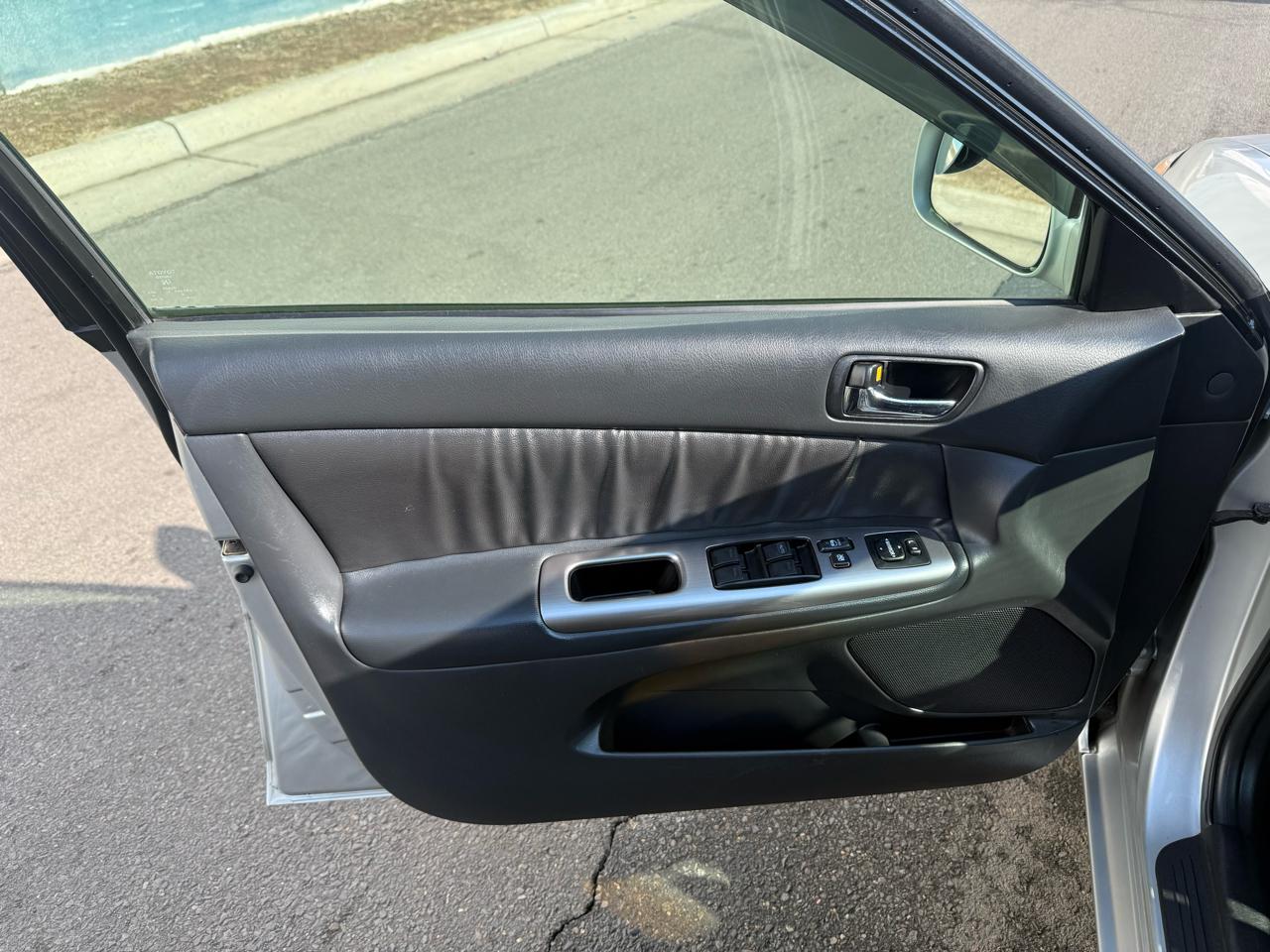 Toyota Camry 4dr Sdn SE V6 Auto (Natl) 2005