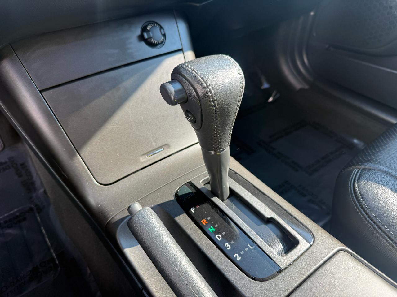 Toyota Camry 4dr Sdn SE V6 Auto (Natl) 2005