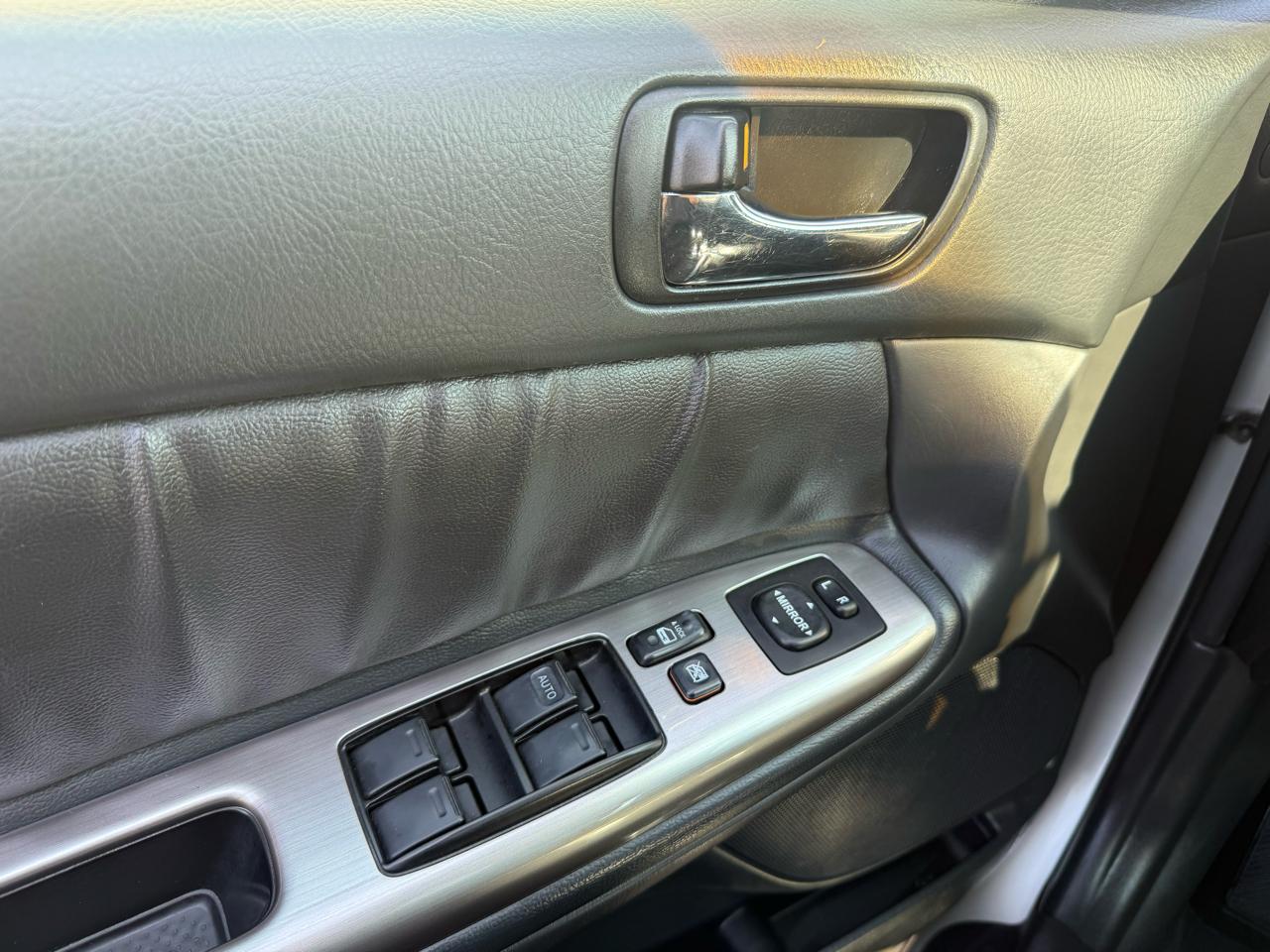 Toyota Camry 4dr Sdn SE V6 Auto (Natl) 2005