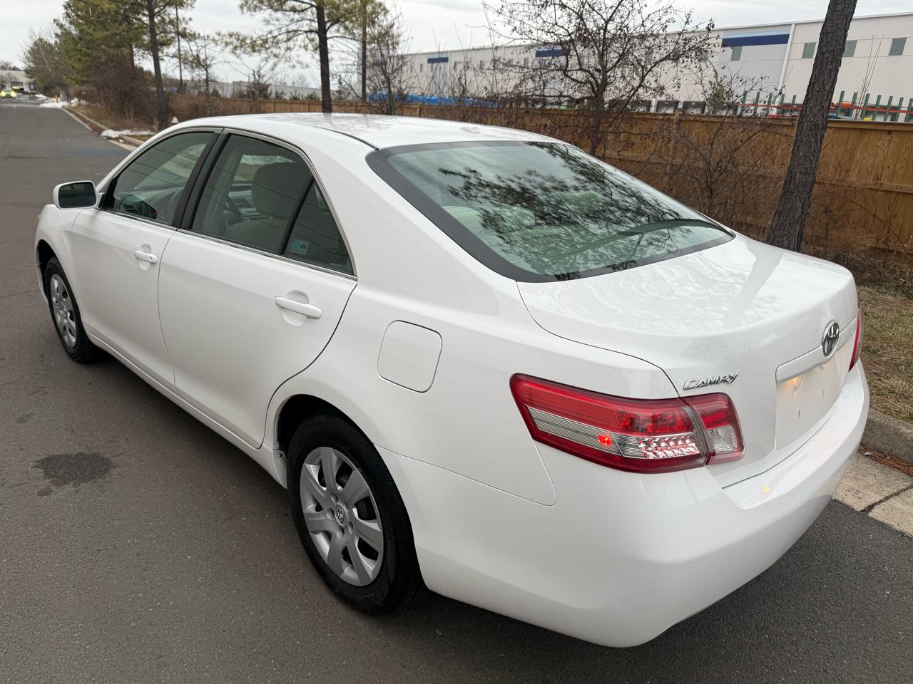 Toyota Camry 4dr Sdn I4 Man (Natl) 2010
