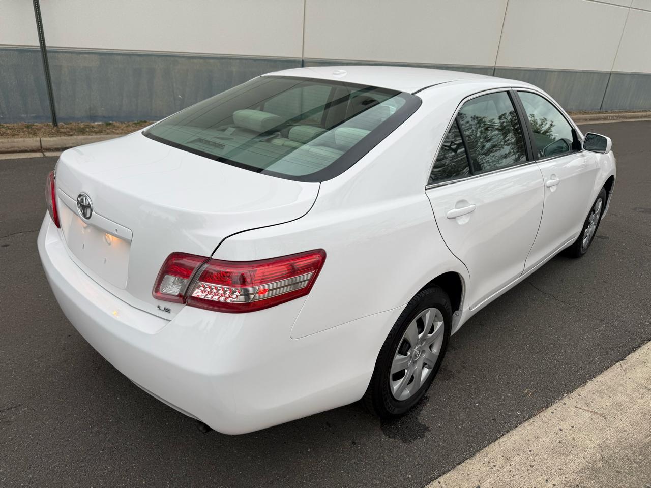 Toyota Camry 4dr Sdn I4 Man (Natl) 2010