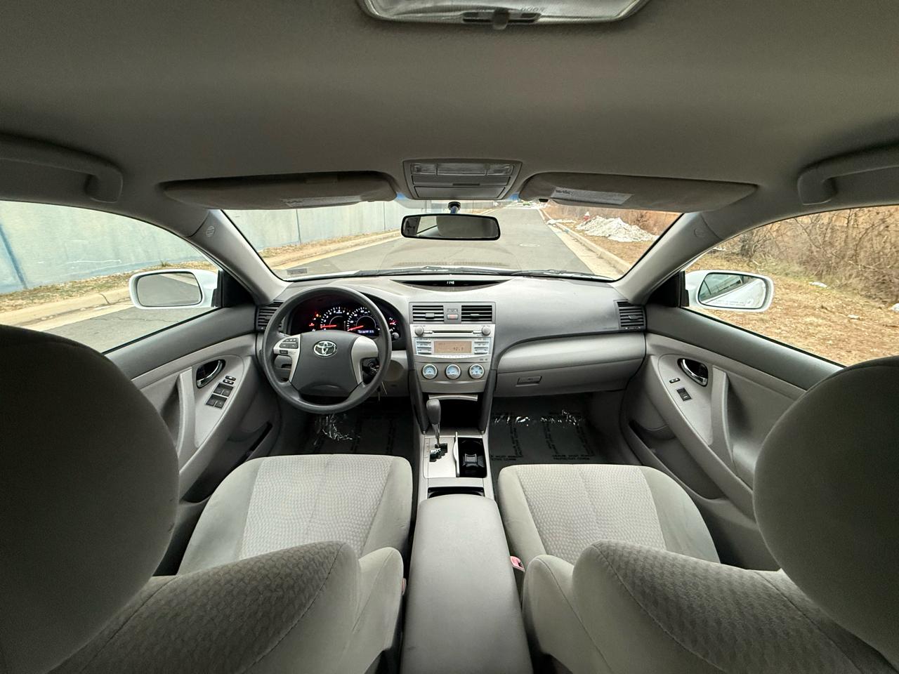 Toyota Camry 4dr Sdn I4 Man (Natl) 2010