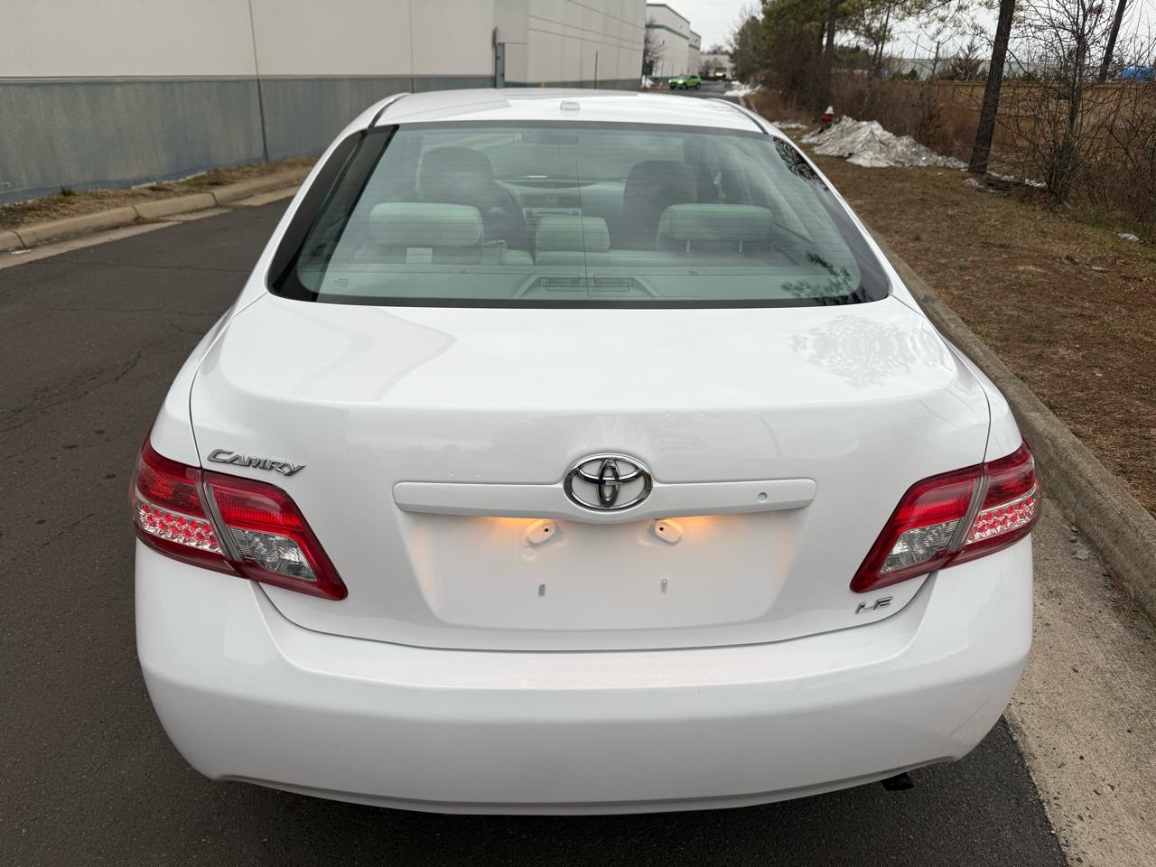 Toyota Camry 4dr Sdn I4 Man (Natl) 2010