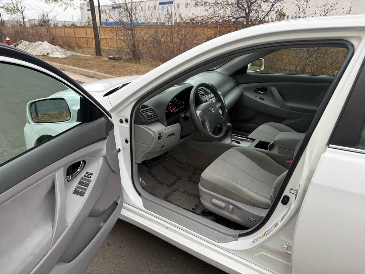 Toyota Camry 4dr Sdn I4 Man (Natl) 2010