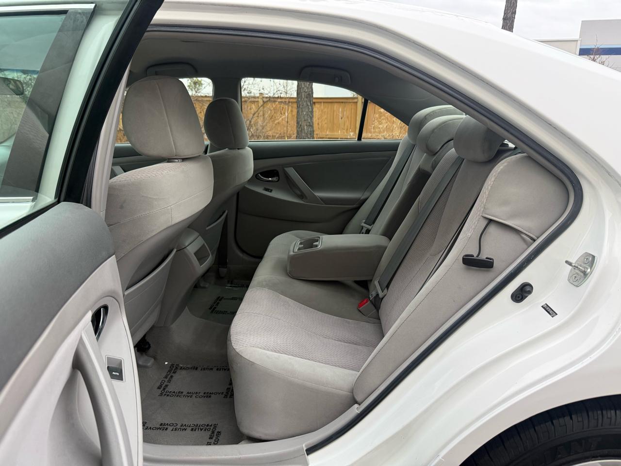 Toyota Camry 4dr Sdn I4 Man (Natl) 2010