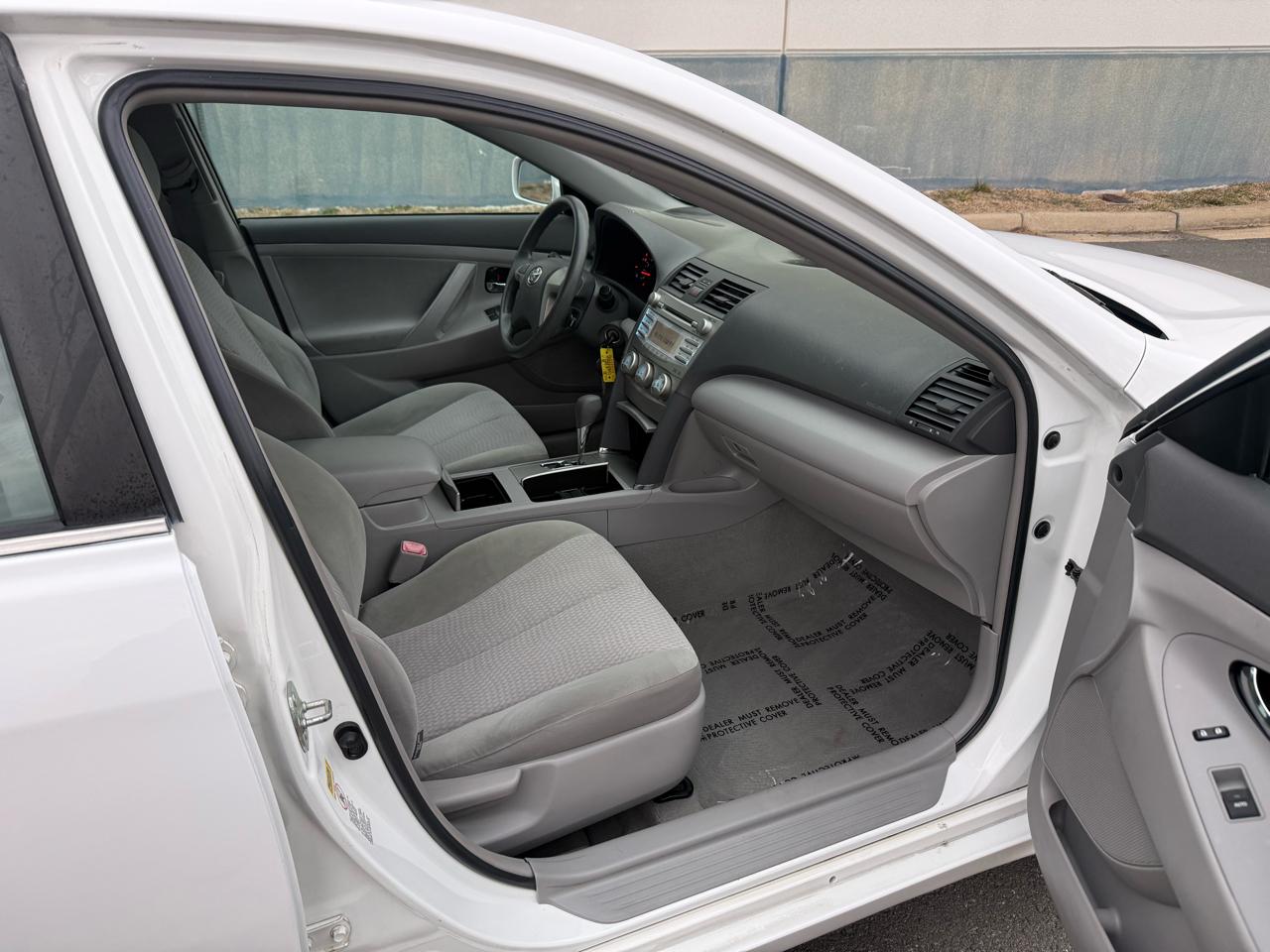 Toyota Camry 4dr Sdn I4 Man (Natl) 2010