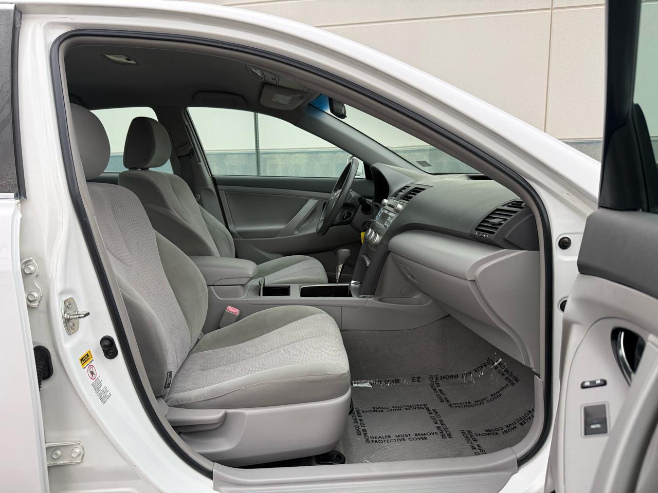 Toyota Camry 4dr Sdn I4 Man (Natl) 2010