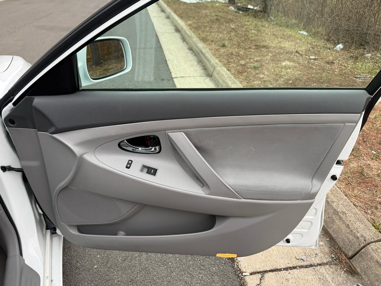 Toyota Camry 4dr Sdn I4 Man (Natl) 2010