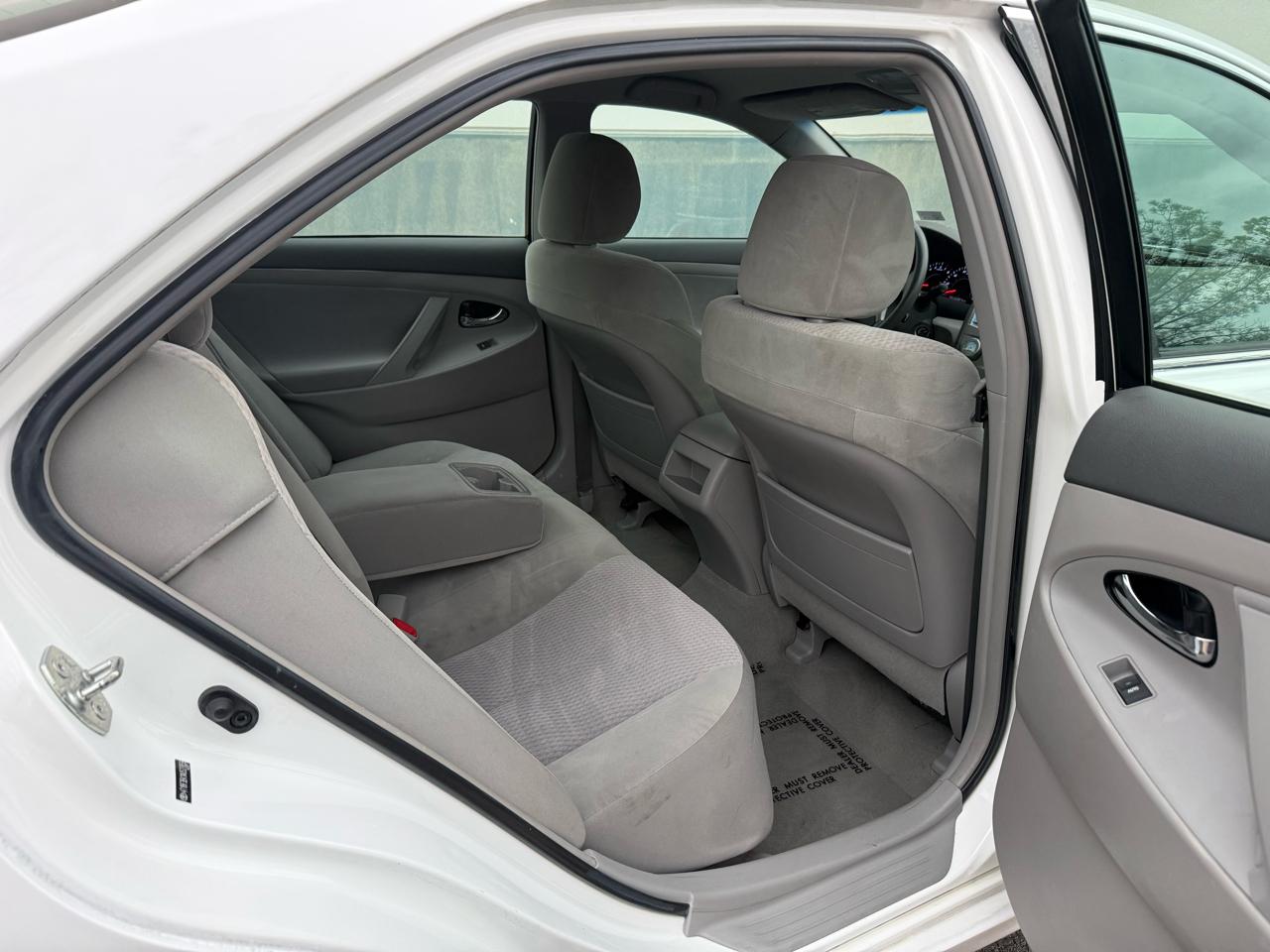 Toyota Camry 4dr Sdn I4 Man (Natl) 2010