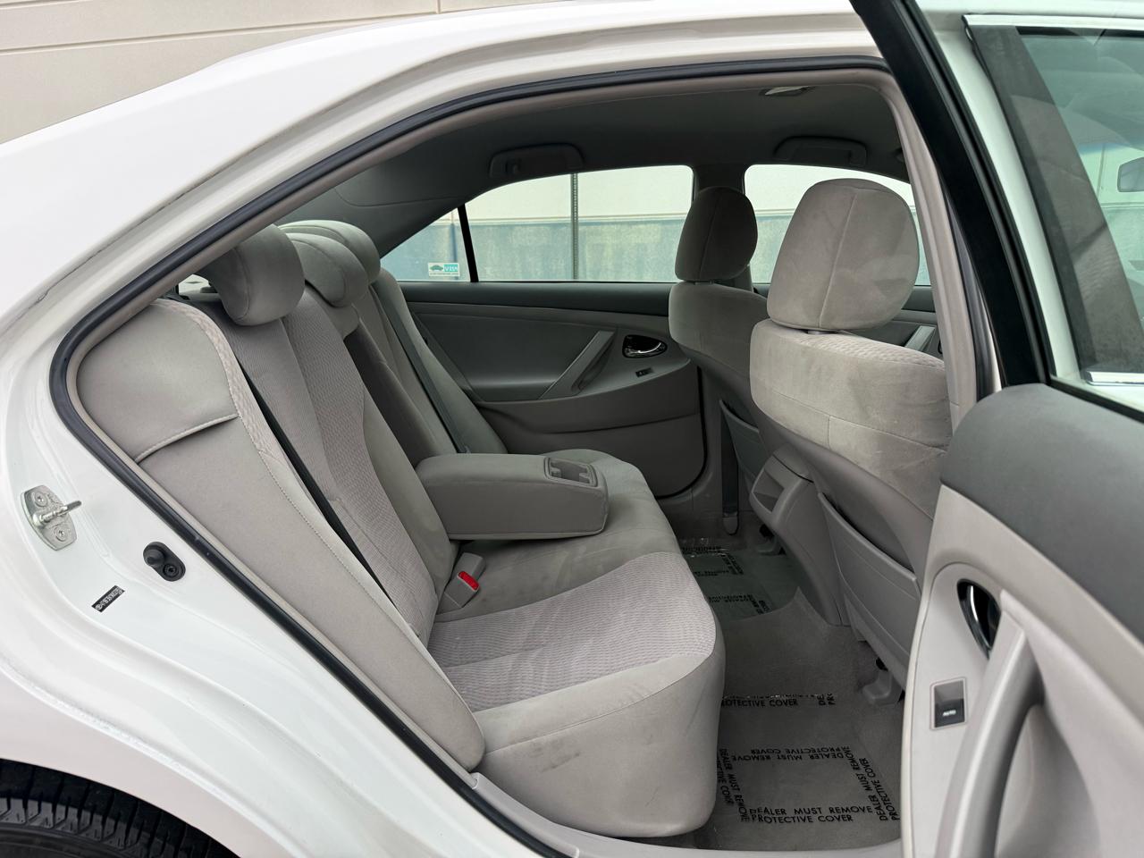 Toyota Camry 4dr Sdn I4 Man (Natl) 2010