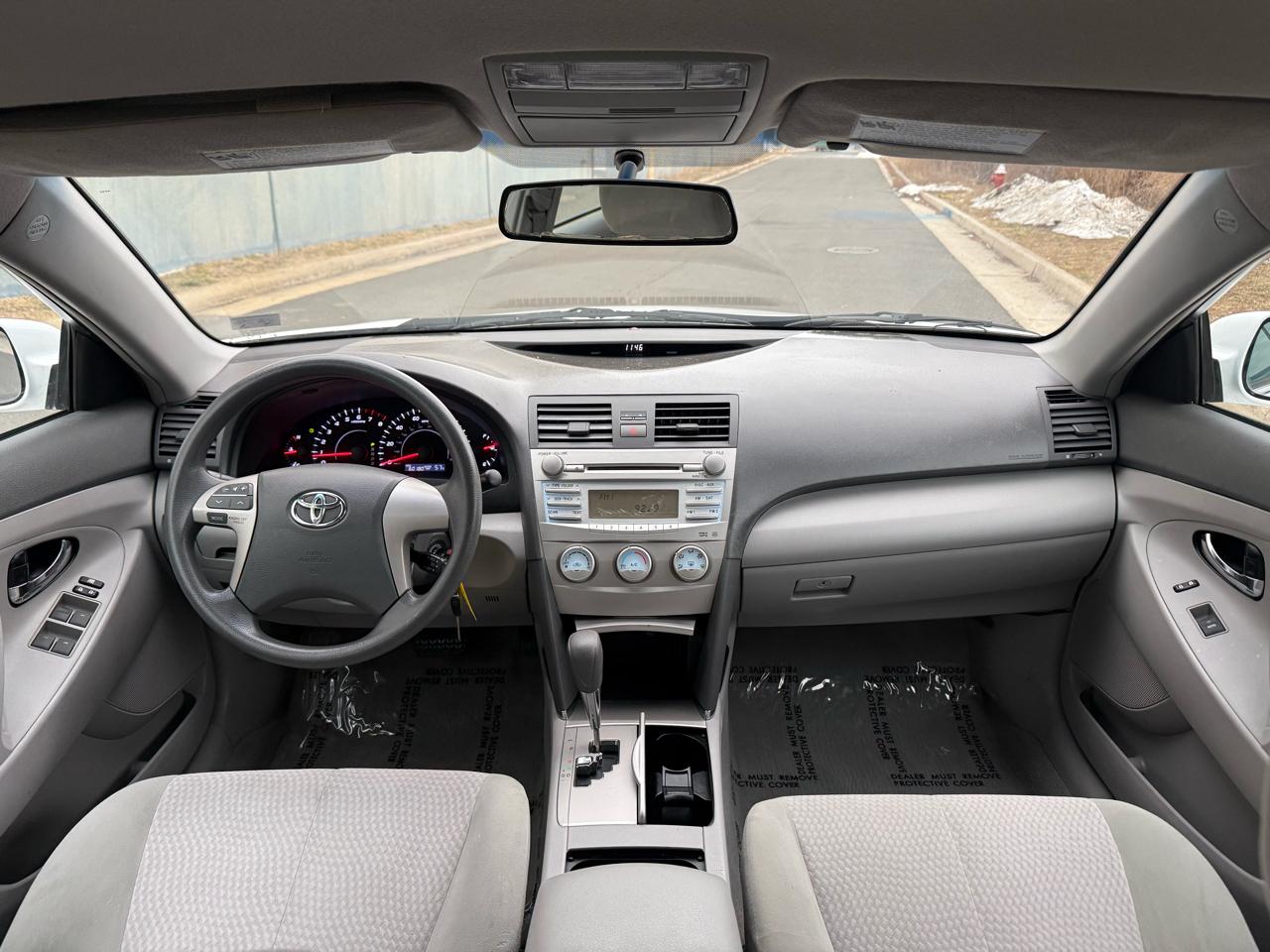 Toyota Camry 4dr Sdn I4 Man (Natl) 2010