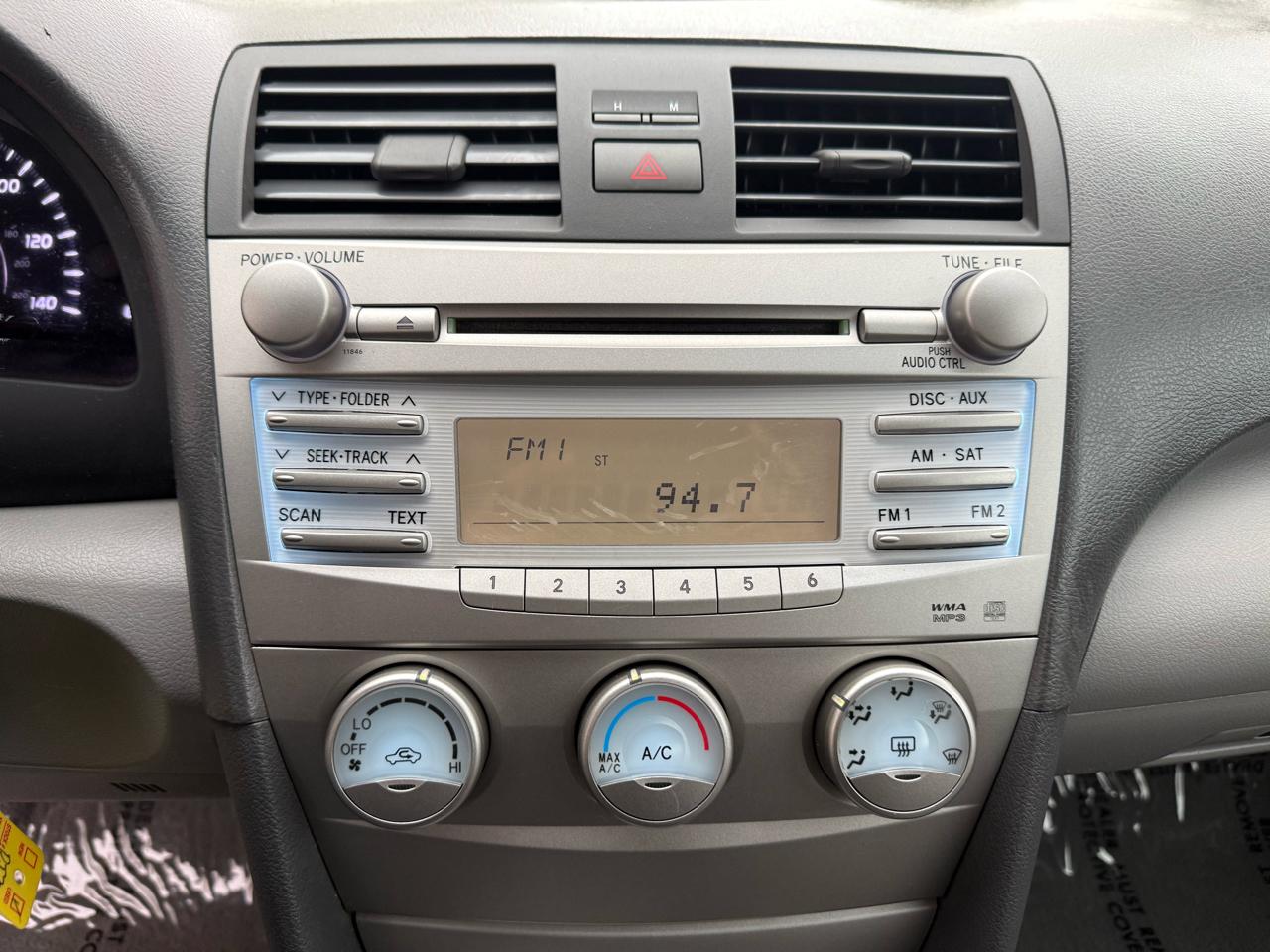 Toyota Camry 4dr Sdn I4 Man (Natl) 2010