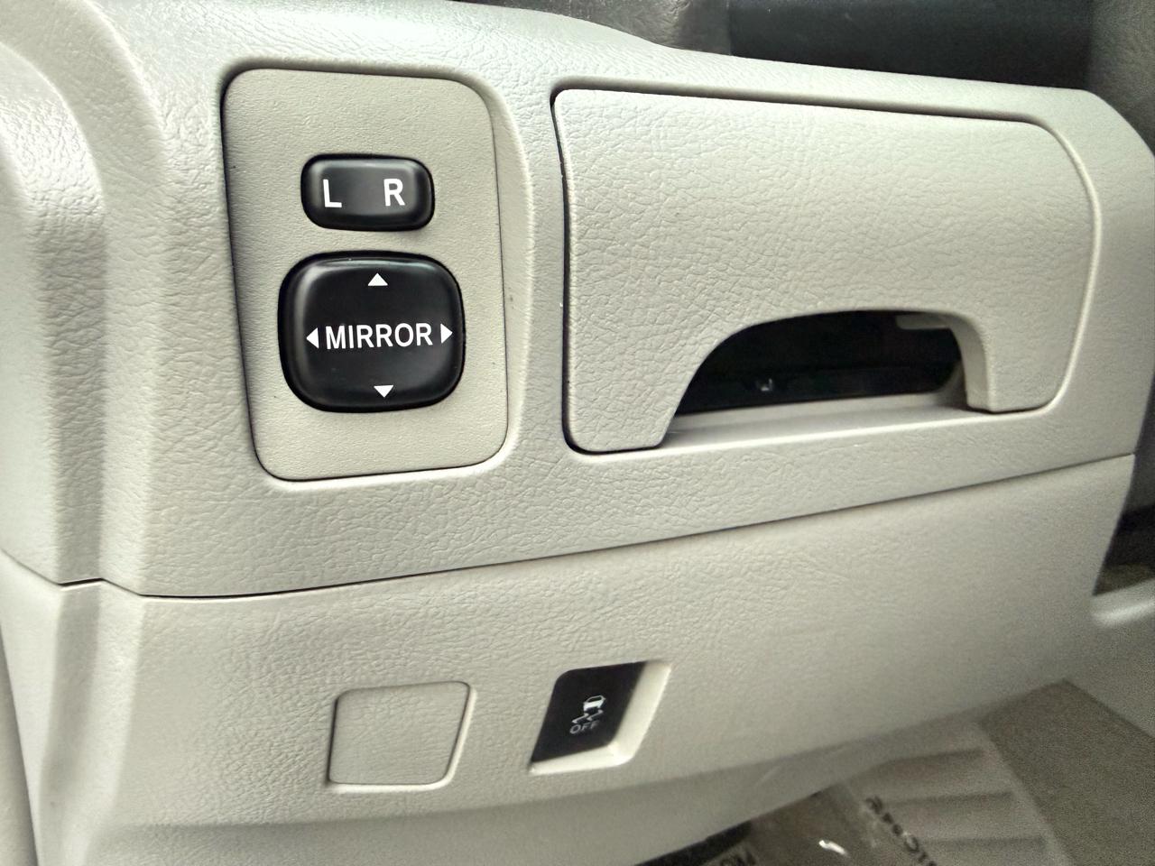 Toyota Camry 4dr Sdn I4 Man (Natl) 2010