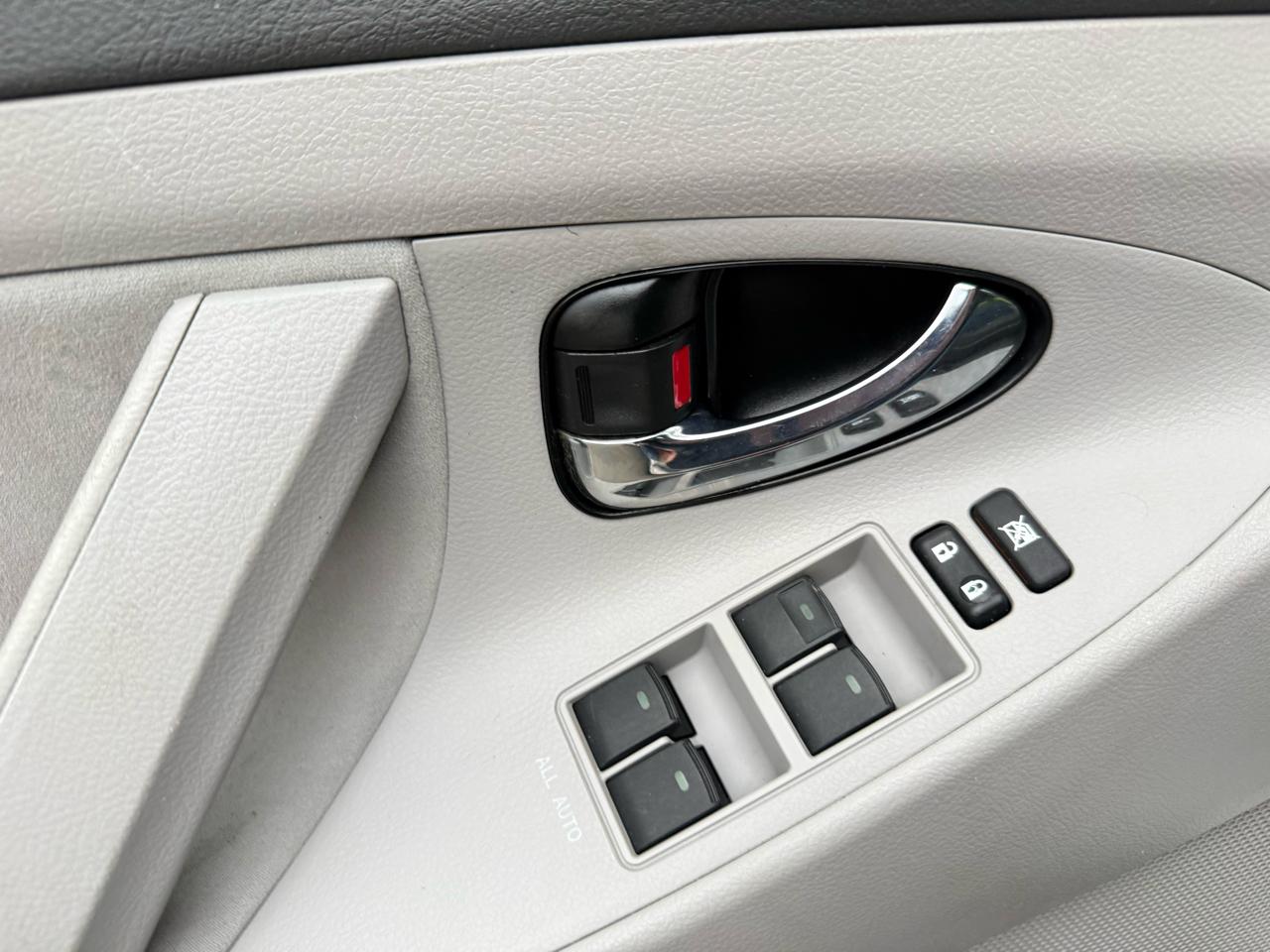 Toyota Camry 4dr Sdn I4 Man (Natl) 2010