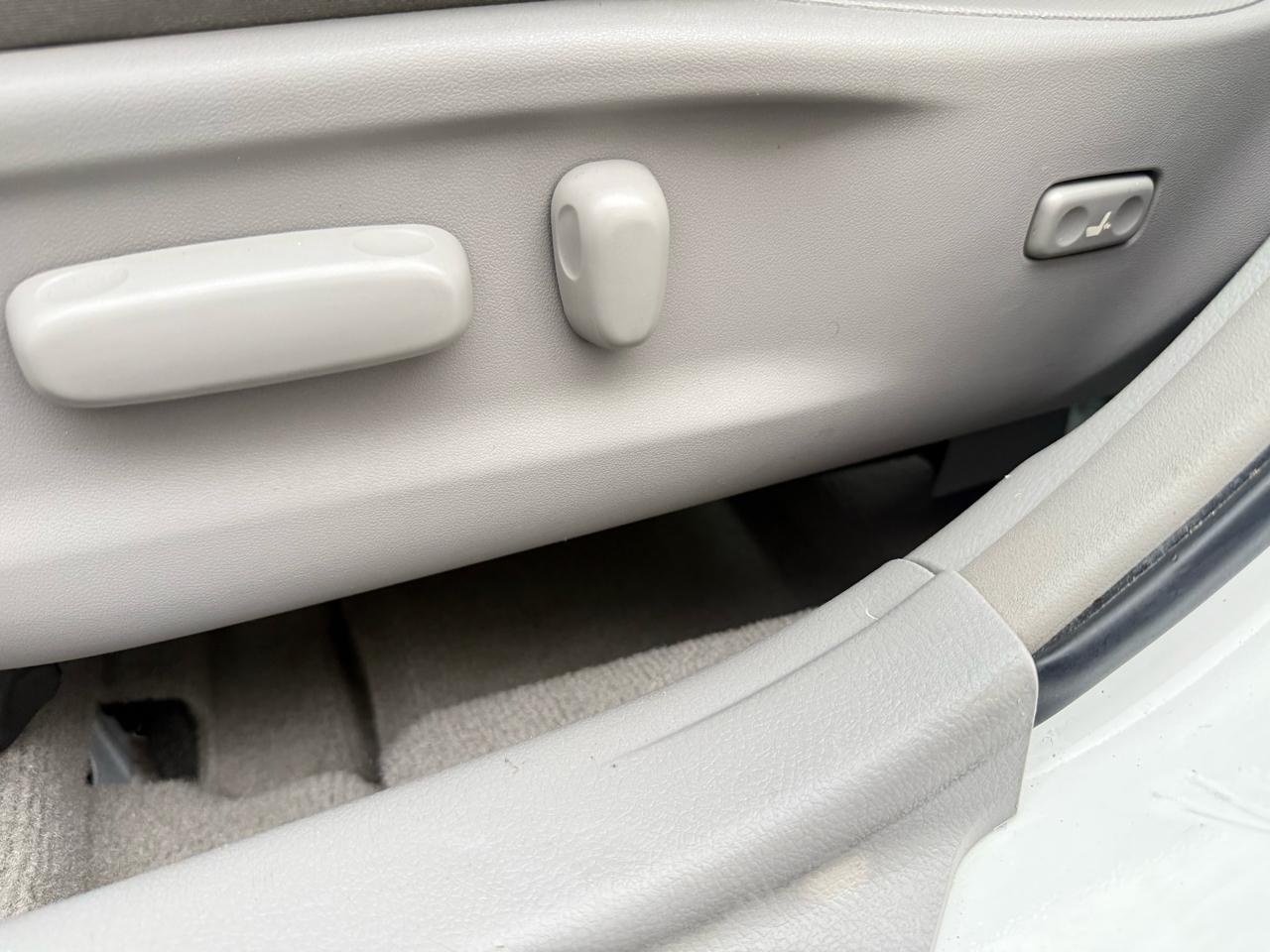 Toyota Camry 4dr Sdn I4 Man (Natl) 2010