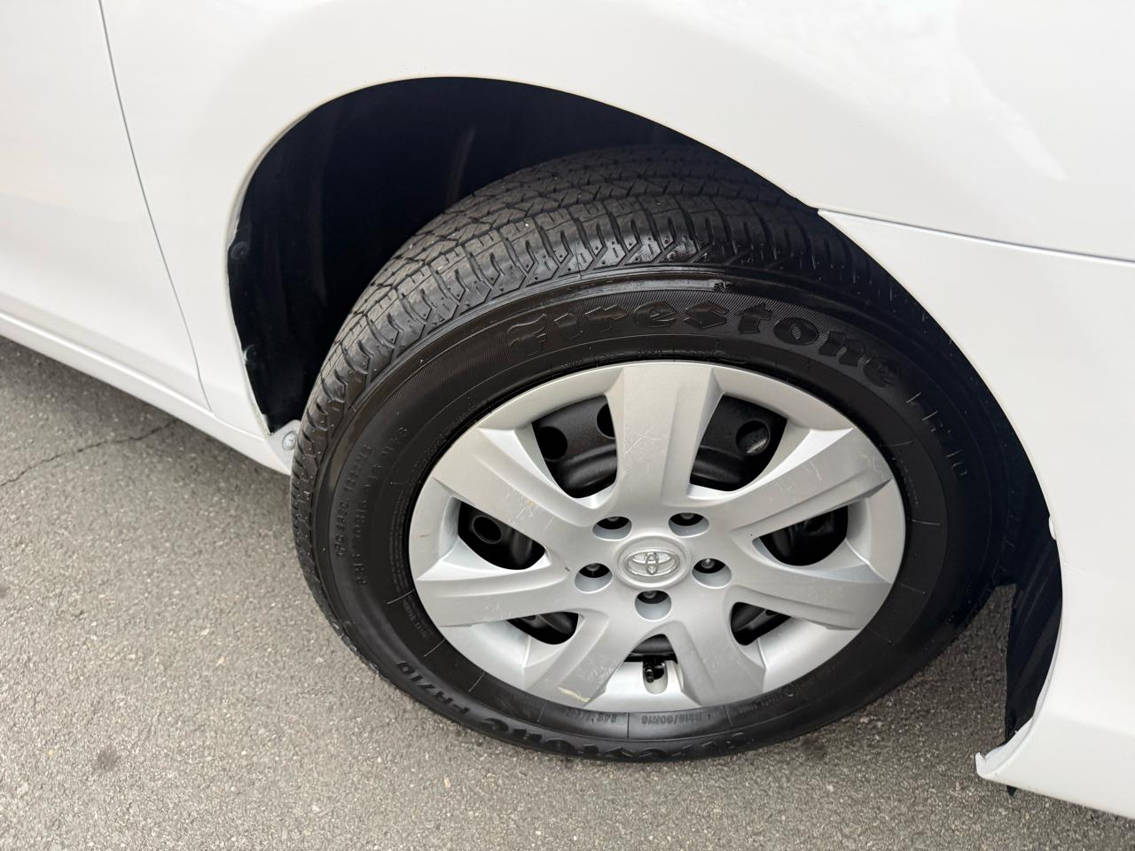 Toyota Camry 4dr Sdn I4 Man (Natl) 2010