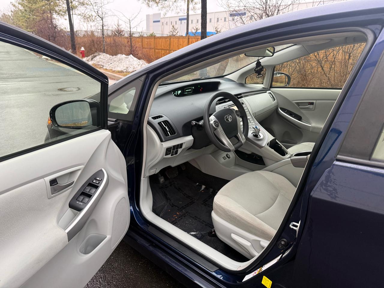 Toyota Prius 5dr HB Persona Series Special Edition (Natl) 2015