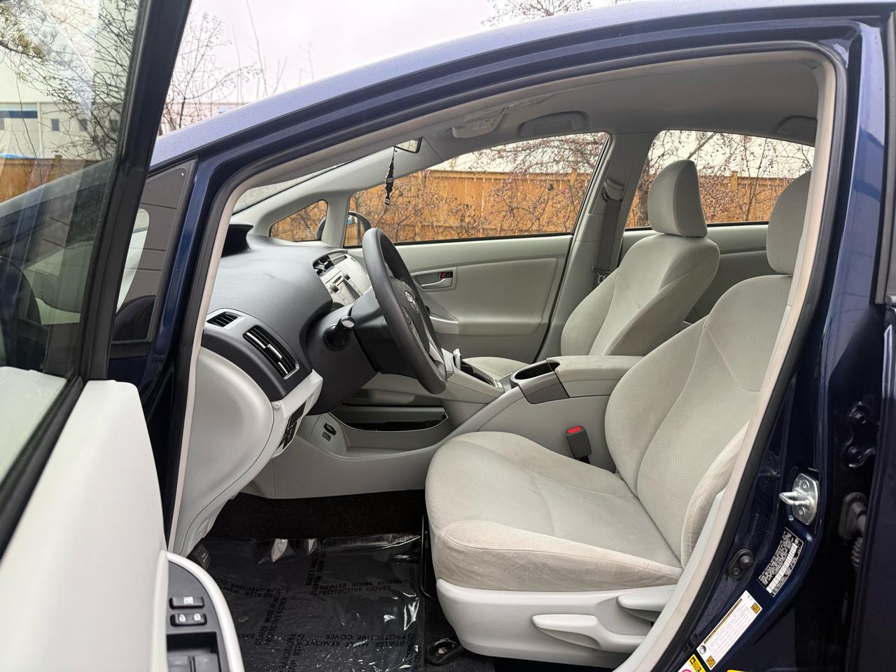 Toyota Prius 5dr HB Persona Series Special Edition (Natl) 2015