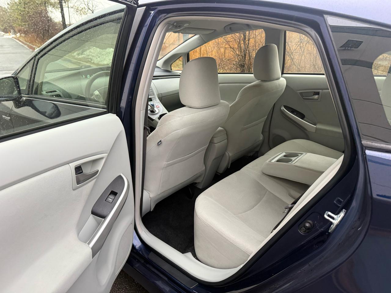 Toyota Prius 5dr HB Persona Series Special Edition (Natl) 2015