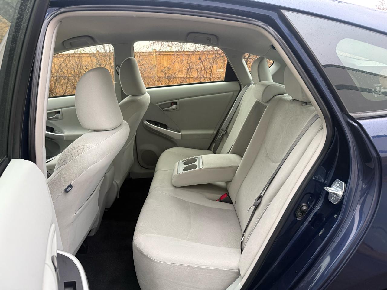 Toyota Prius 5dr HB Persona Series Special Edition (Natl) 2015