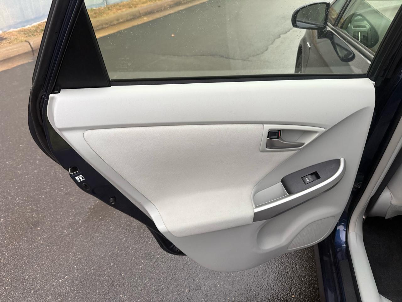 Toyota Prius 5dr HB Persona Series Special Edition (Natl) 2015