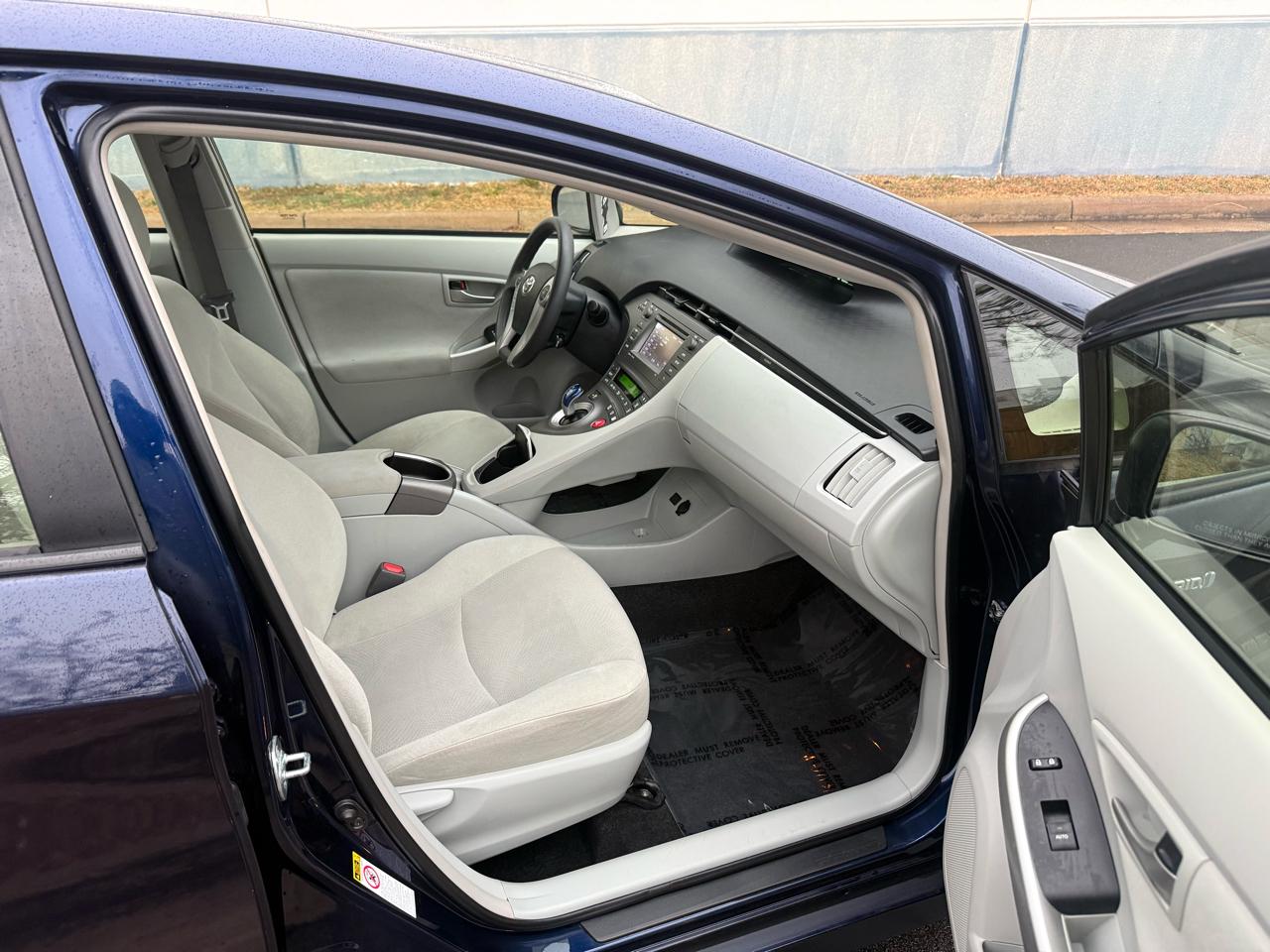 Toyota Prius 5dr HB Persona Series Special Edition (Natl) 2015