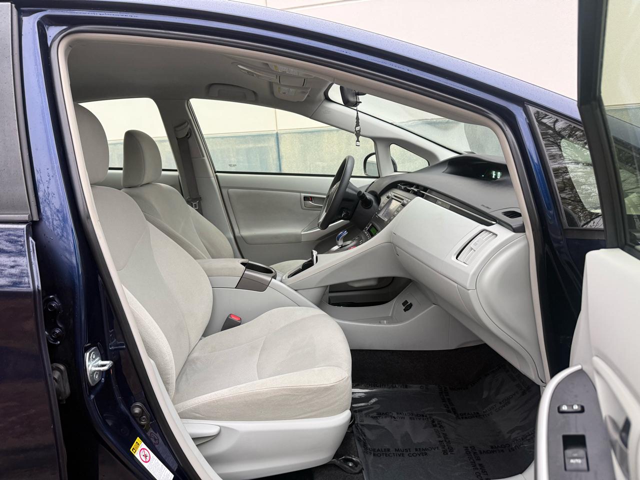 Toyota Prius 5dr HB Persona Series Special Edition (Natl) 2015