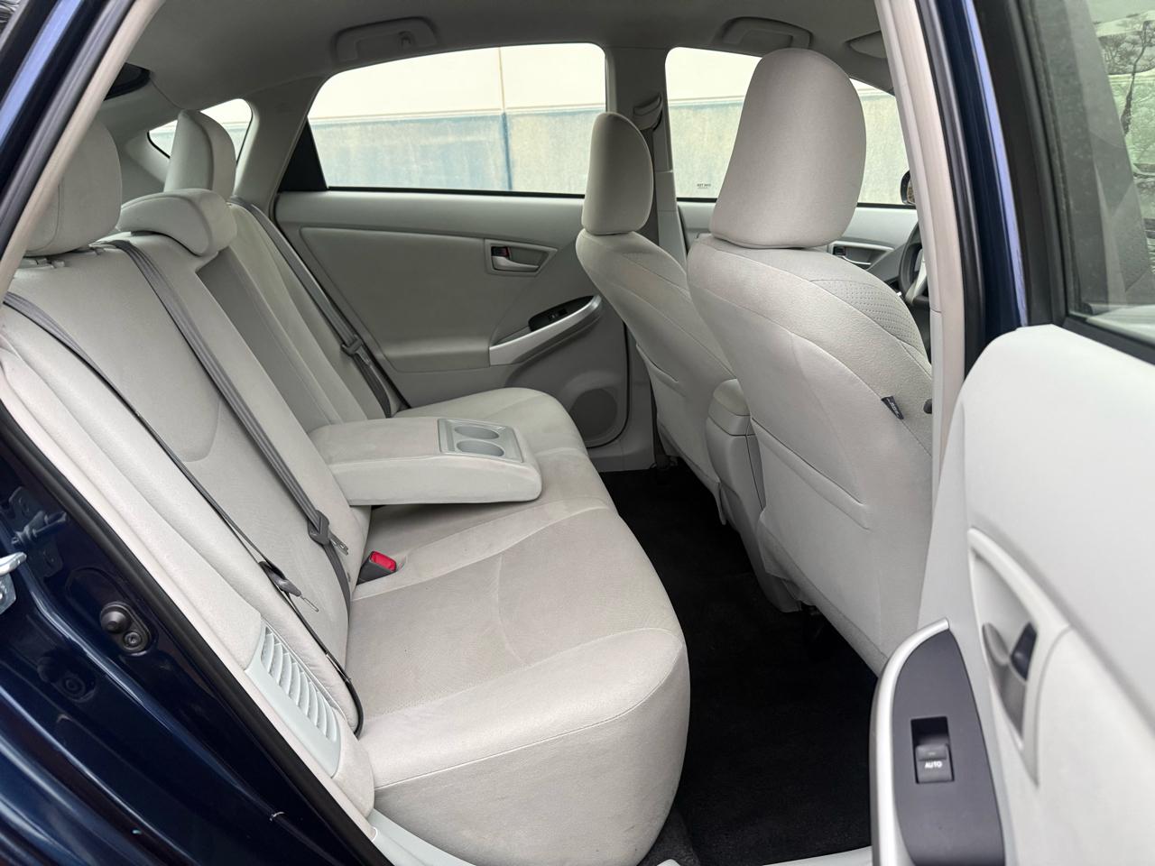 Toyota Prius 5dr HB Persona Series Special Edition (Natl) 2015