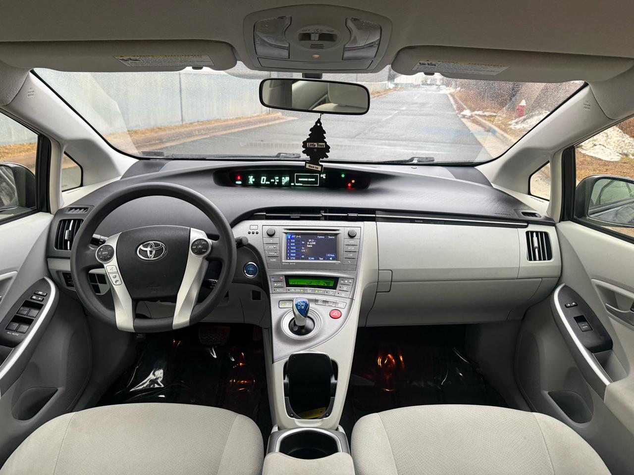 Toyota Prius 5dr HB Persona Series Special Edition (Natl) 2015