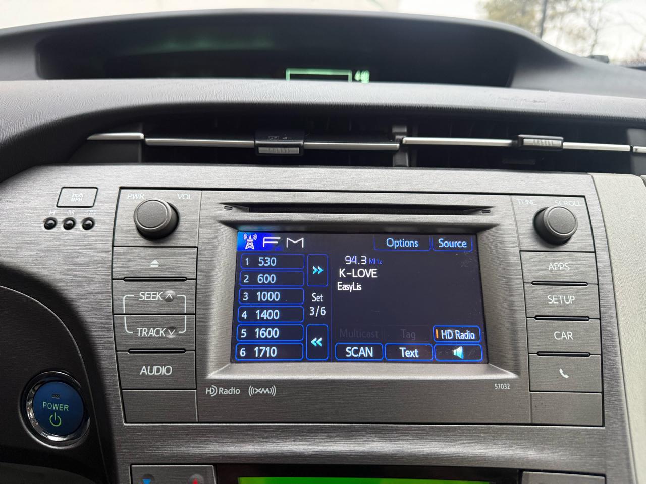 Toyota Prius 5dr HB Persona Series Special Edition (Natl) 2015