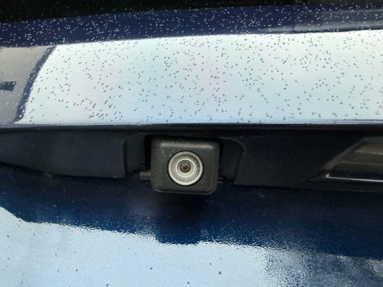 Toyota Prius 5dr HB Persona Series Special Edition (Natl) 2015