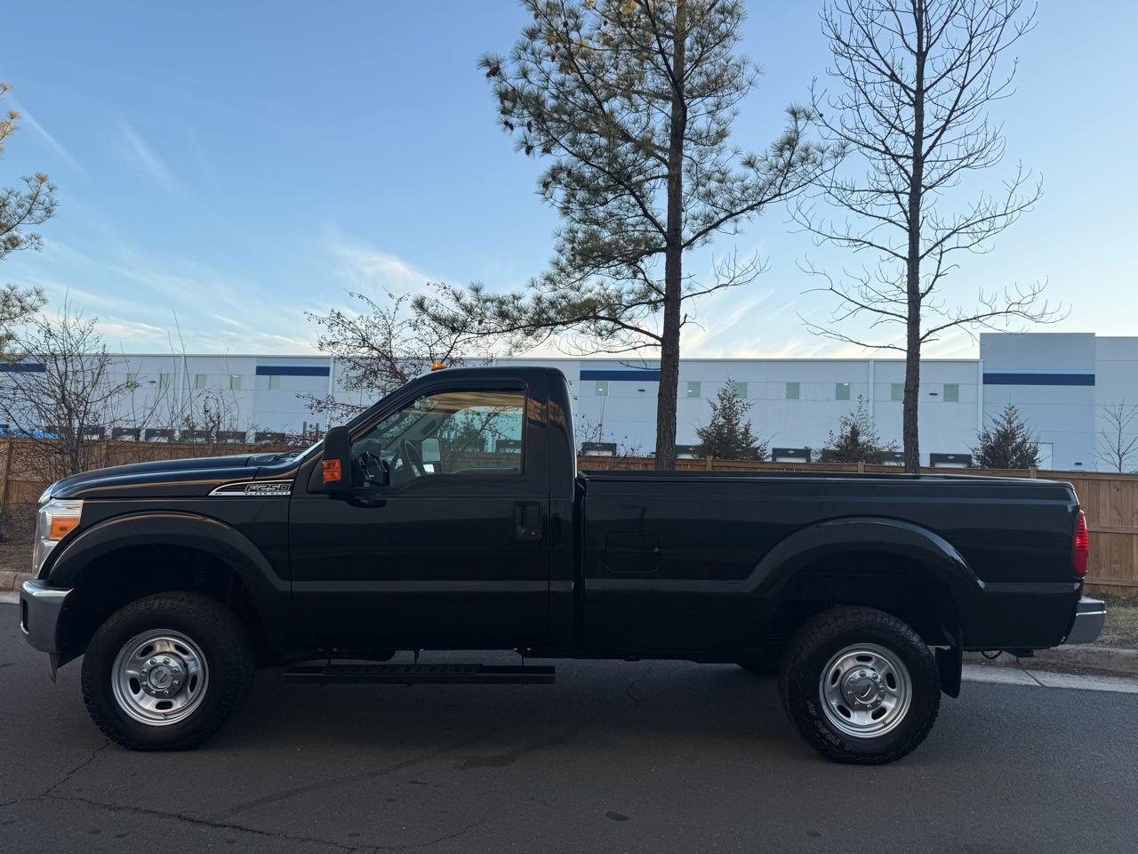 Ford Super Duty F-250 SRW 4WD Reg Cab 137" XLT 2015