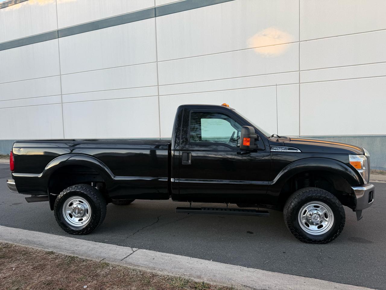 Ford Super Duty F-250 SRW 4WD Reg Cab 137" XLT 2015