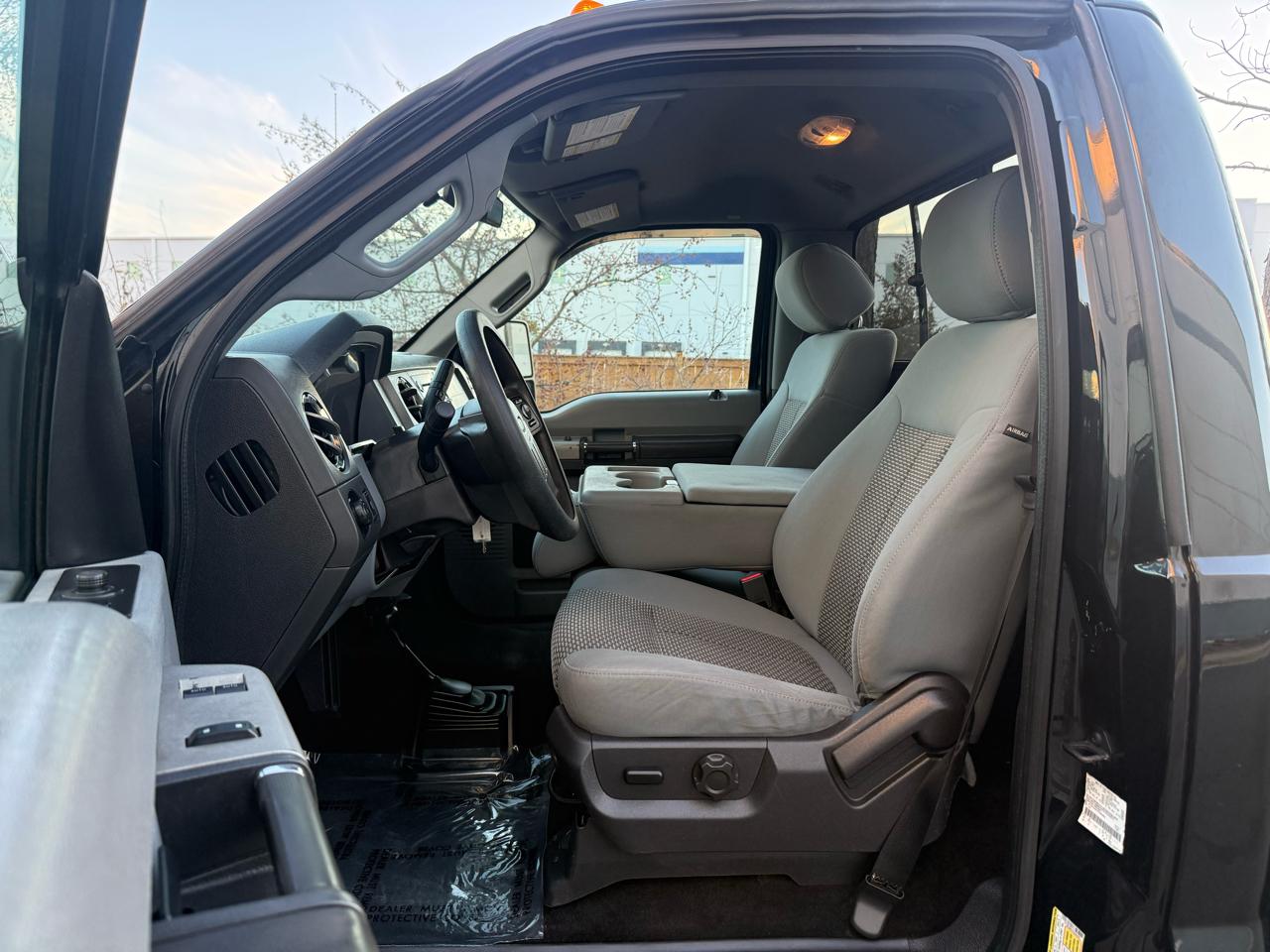 Ford Super Duty F-250 SRW 4WD Reg Cab 137" XLT 2015