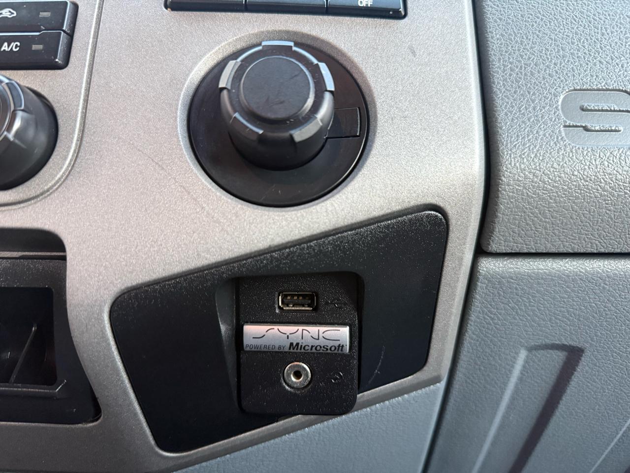 Ford Super Duty F-250 SRW 4WD Reg Cab 137" XLT 2015