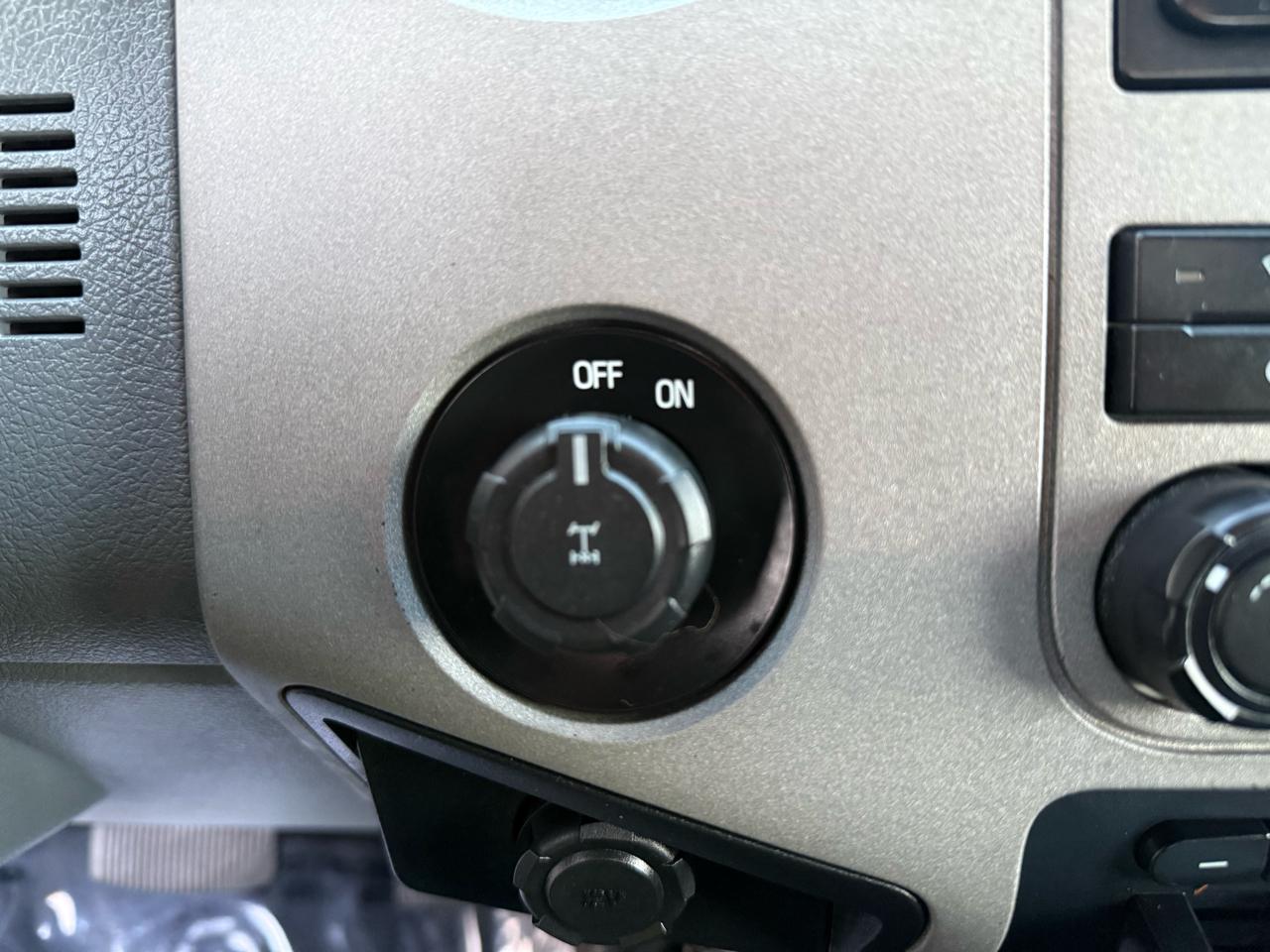 Ford Super Duty F-250 SRW 4WD Reg Cab 137" XLT 2015