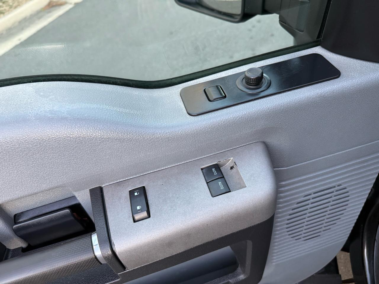 Ford Super Duty F-250 SRW 4WD Reg Cab 137" XLT 2015