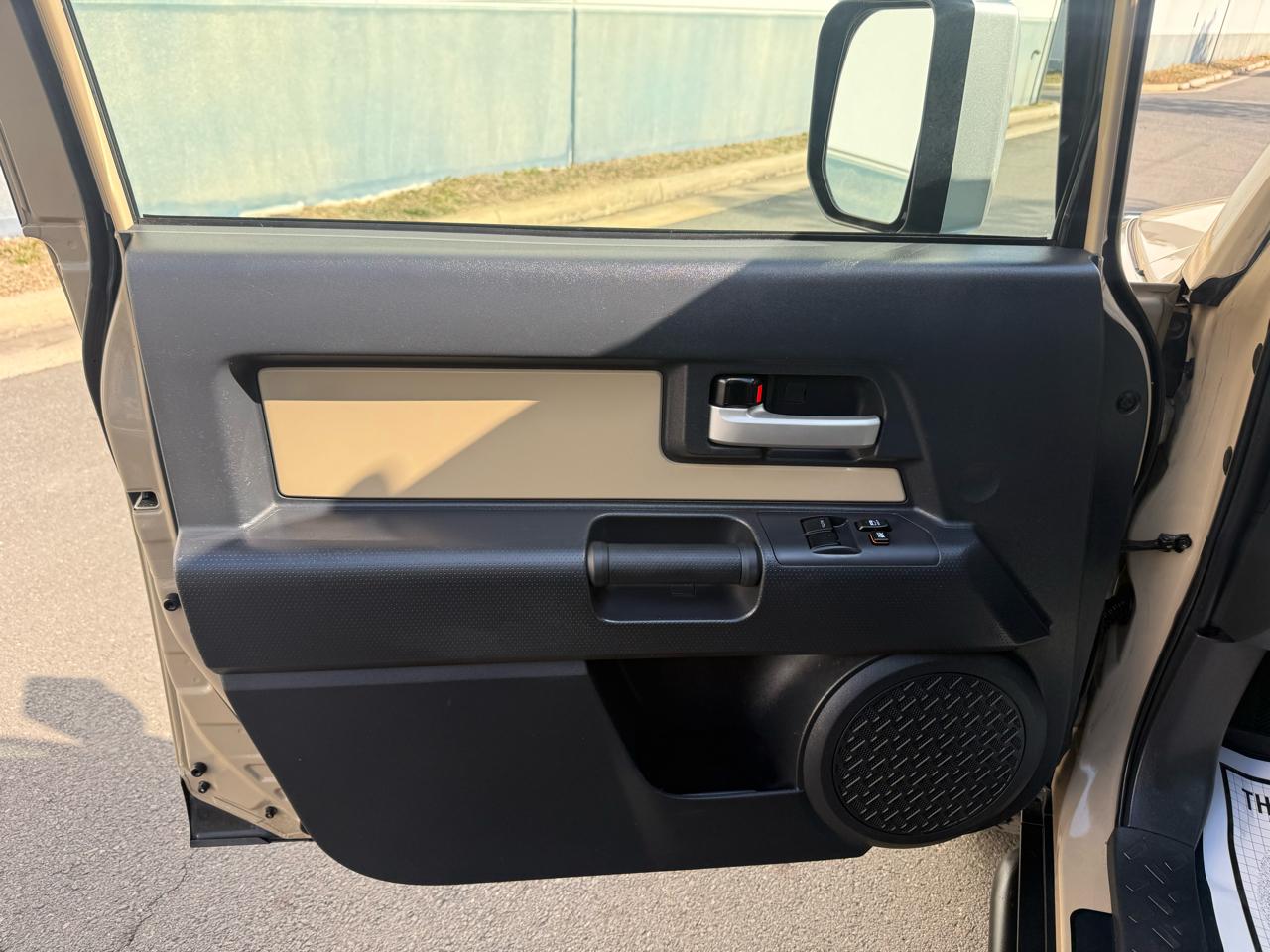 Toyota FJ Cruiser 4WD 4dr Man (Natl) 2011