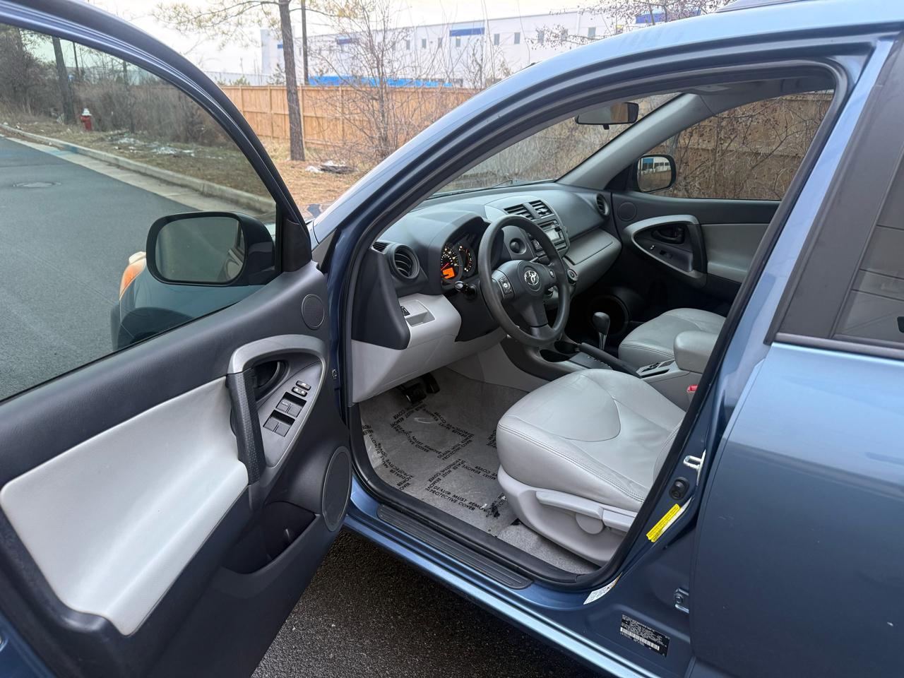 Toyota RAV4 FWD 4dr I4 (Natl) 2012