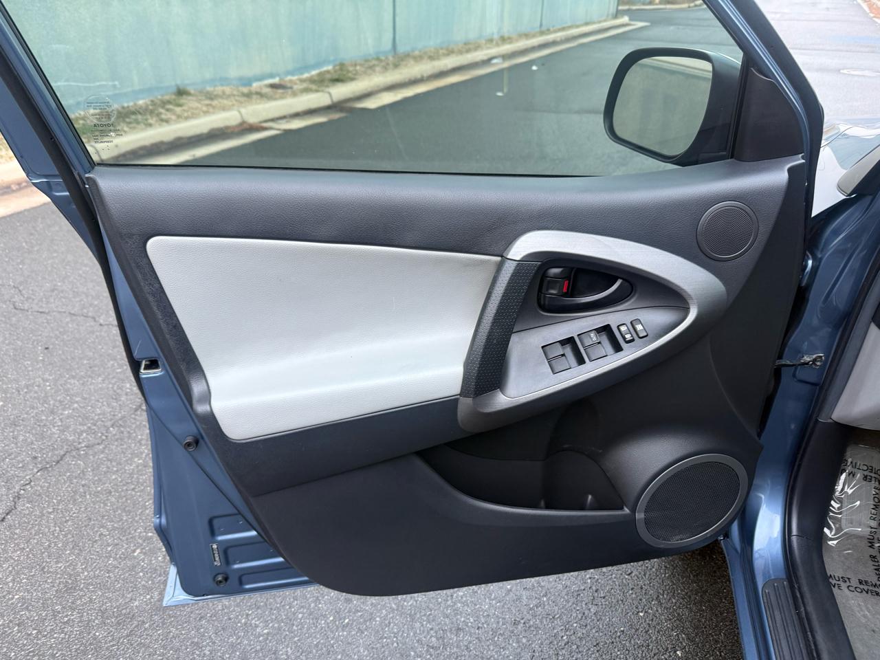 Toyota RAV4 FWD 4dr I4 (Natl) 2012