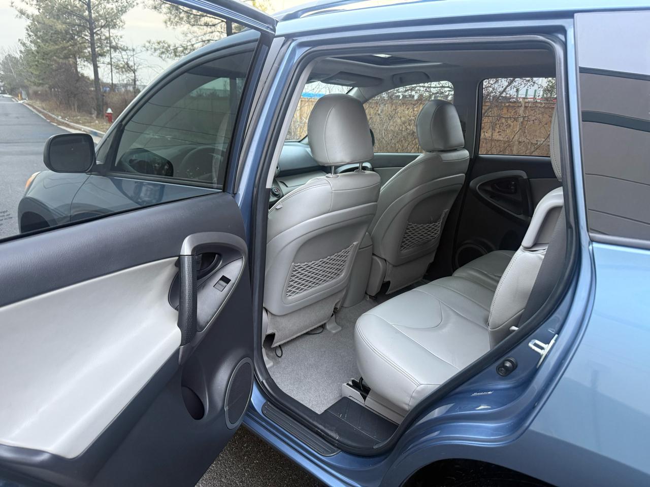 Toyota RAV4 FWD 4dr I4 (Natl) 2012